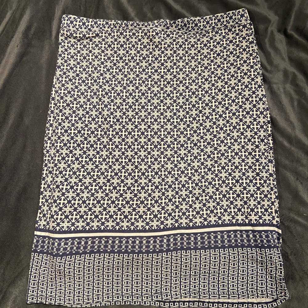 Mac studios skirt - size small